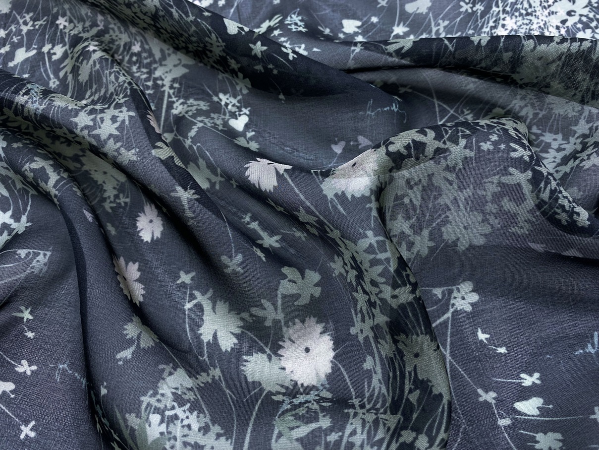 Ткань Шифон  чёрного цвета с принтом  зелёные  мелкие  цветы 24078 3