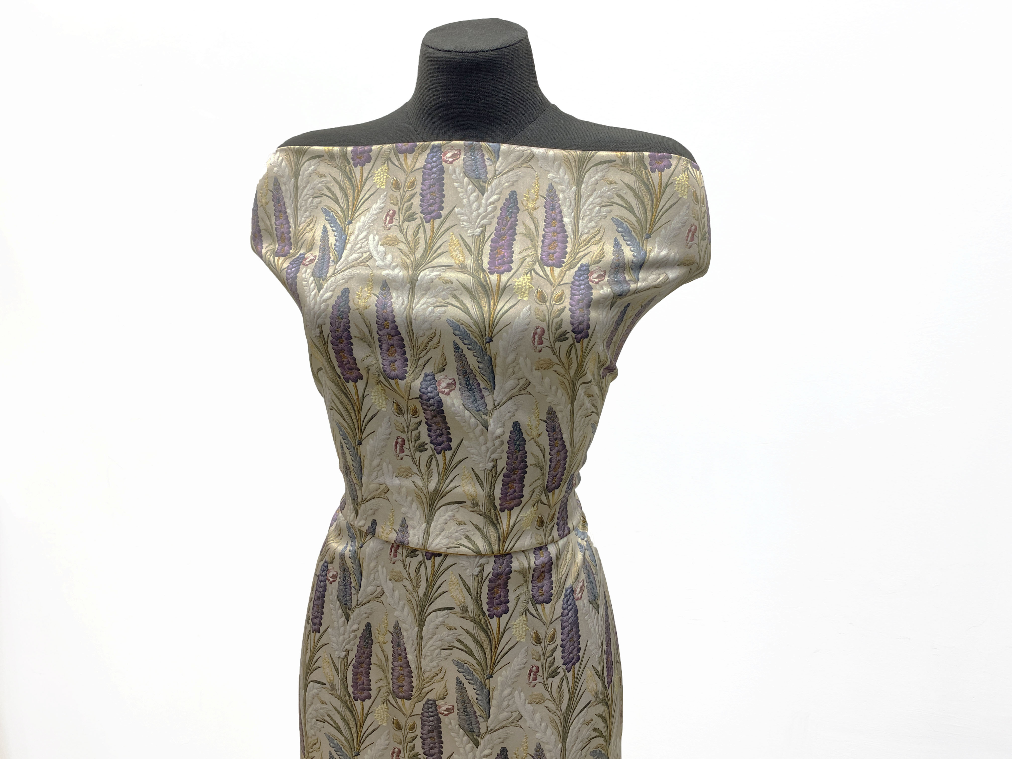 Ткань Шёлк  оливкового цвета с принтом вышитые люпины 46588 5