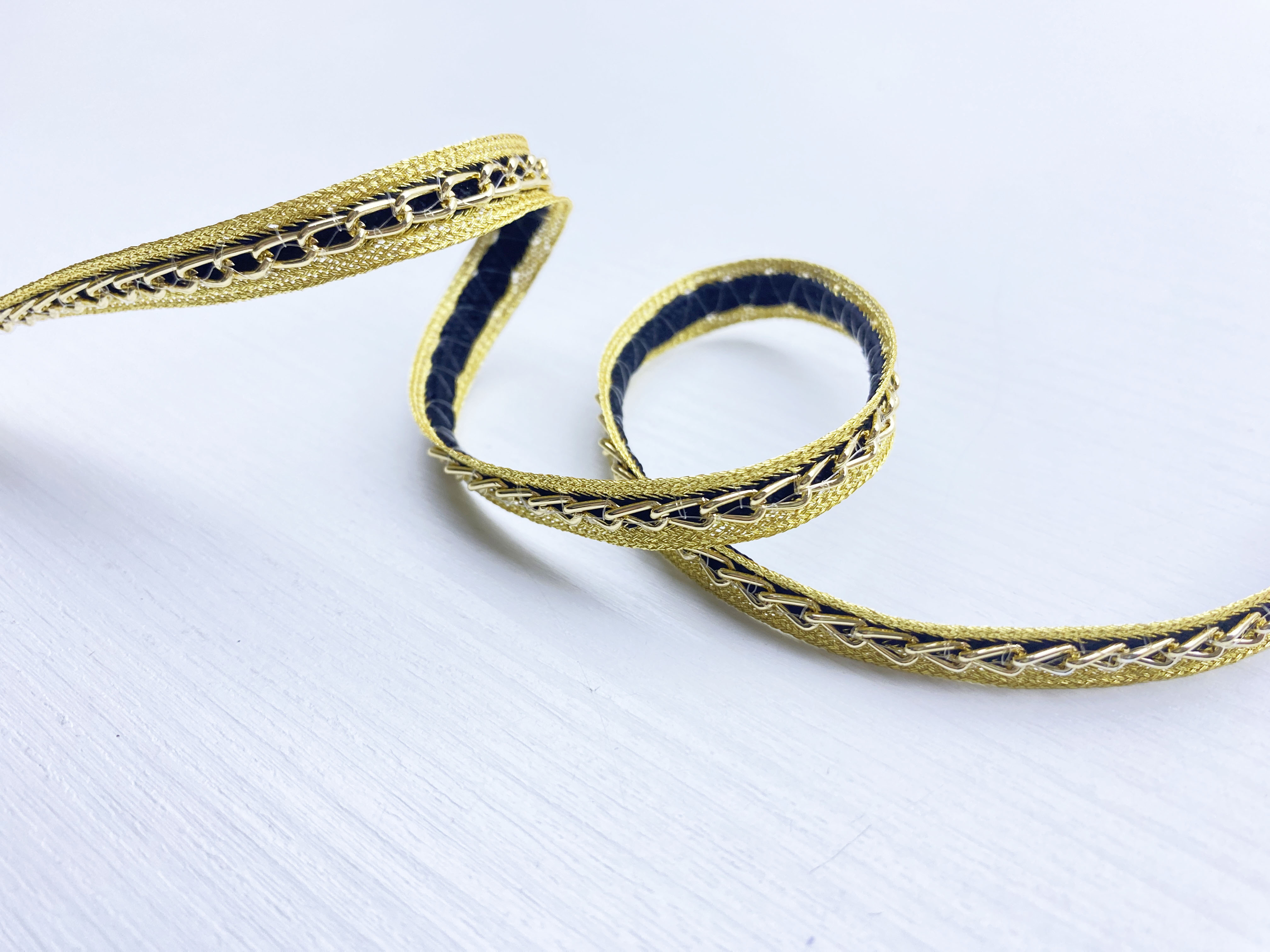 Тесьма  золотая с цепью 66942 3